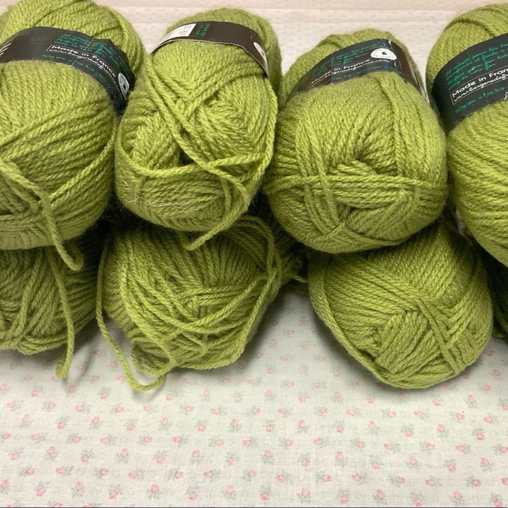 Acrylic Yarn. - Picture 5 of 6